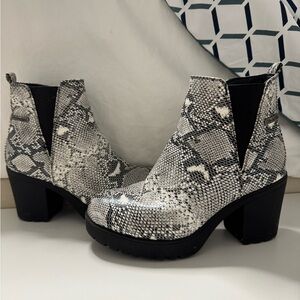 Source Unknown Black and White Snakeskin Ankle Boots